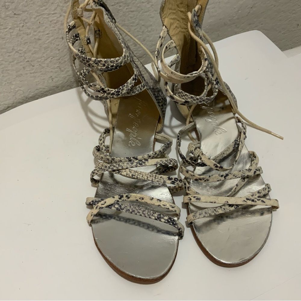 Free People Snakeprint gladiator sandals size 39 lace up strappy - Picture 10 of 10